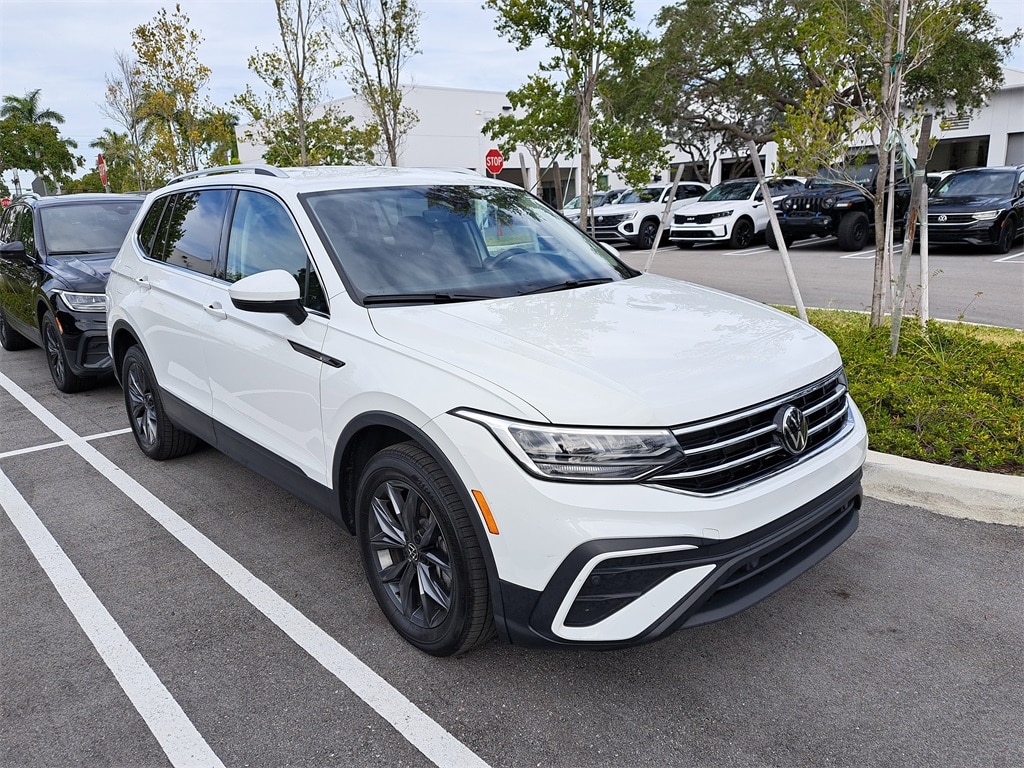 2024 Volkswagen Tiguan SE's photo
