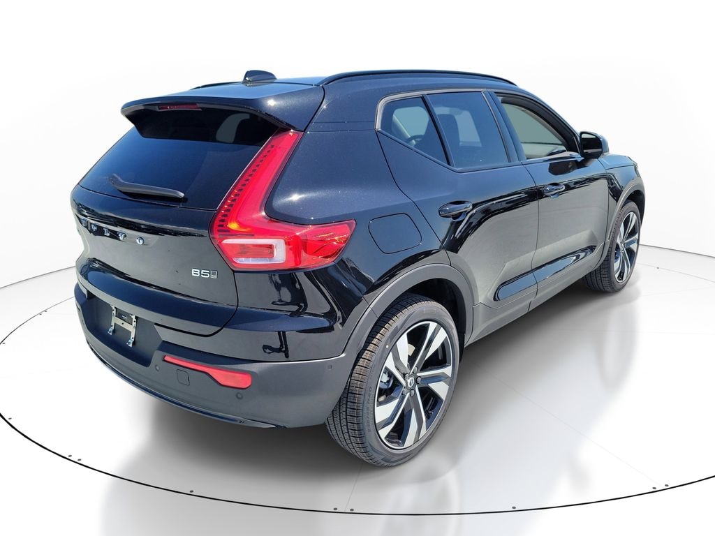 New 2026 Volvo XC40 B5 Ultra SUV