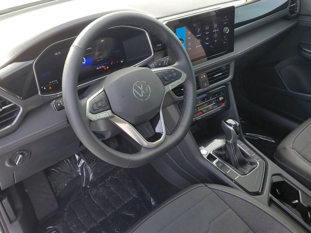 2025 Volkswagen Taos SE Black - Photo 21