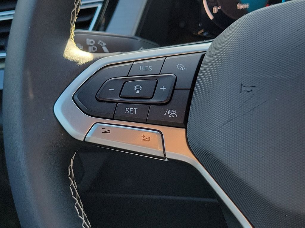 2024 Volkswagen Atlas Cross Sport SE w/Tech - Photo 24