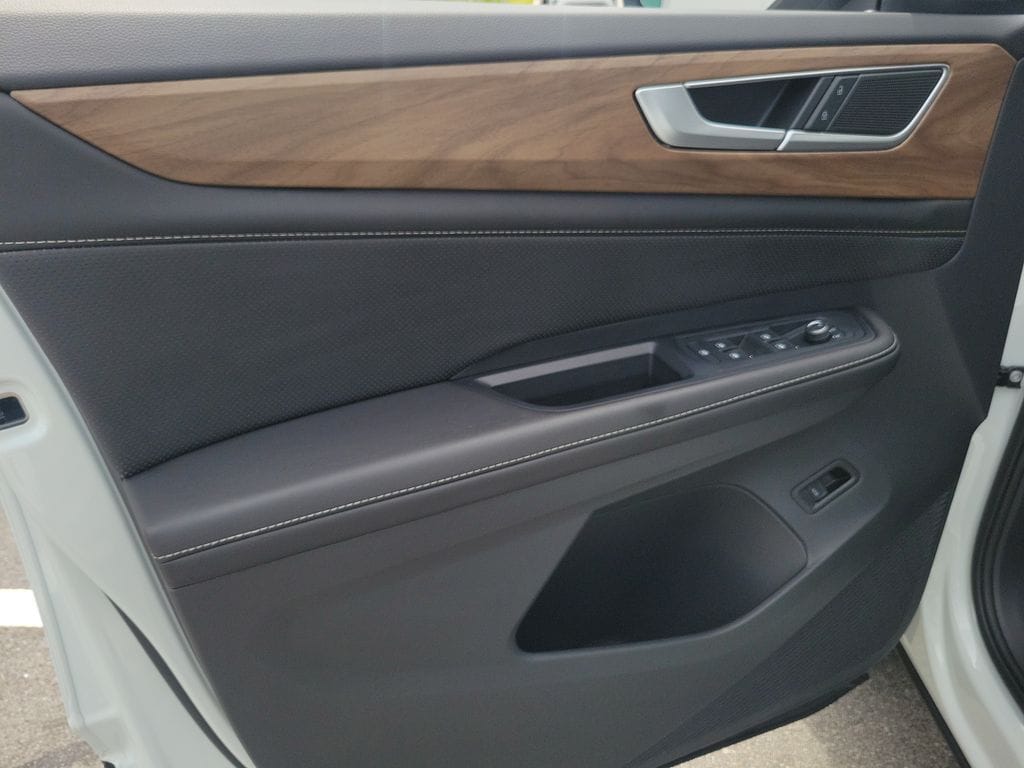 2024 Volkswagen Atlas SE w/Tech - Photo 17
