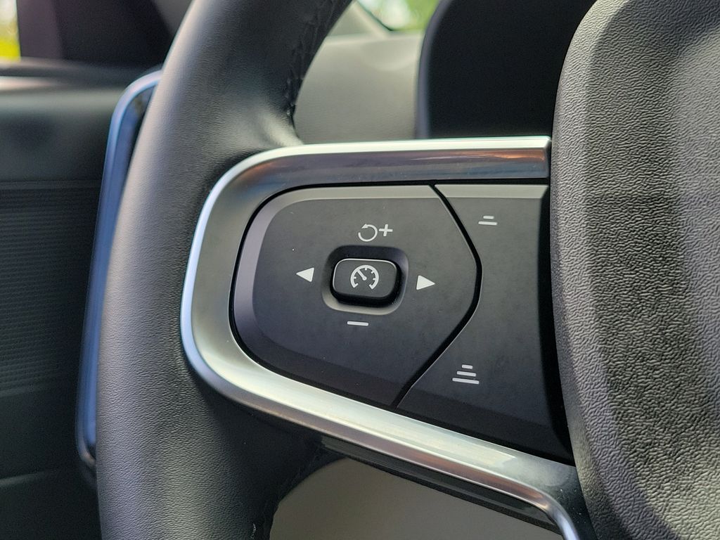 2025 Volvo XC40 Plus - Photo 24
