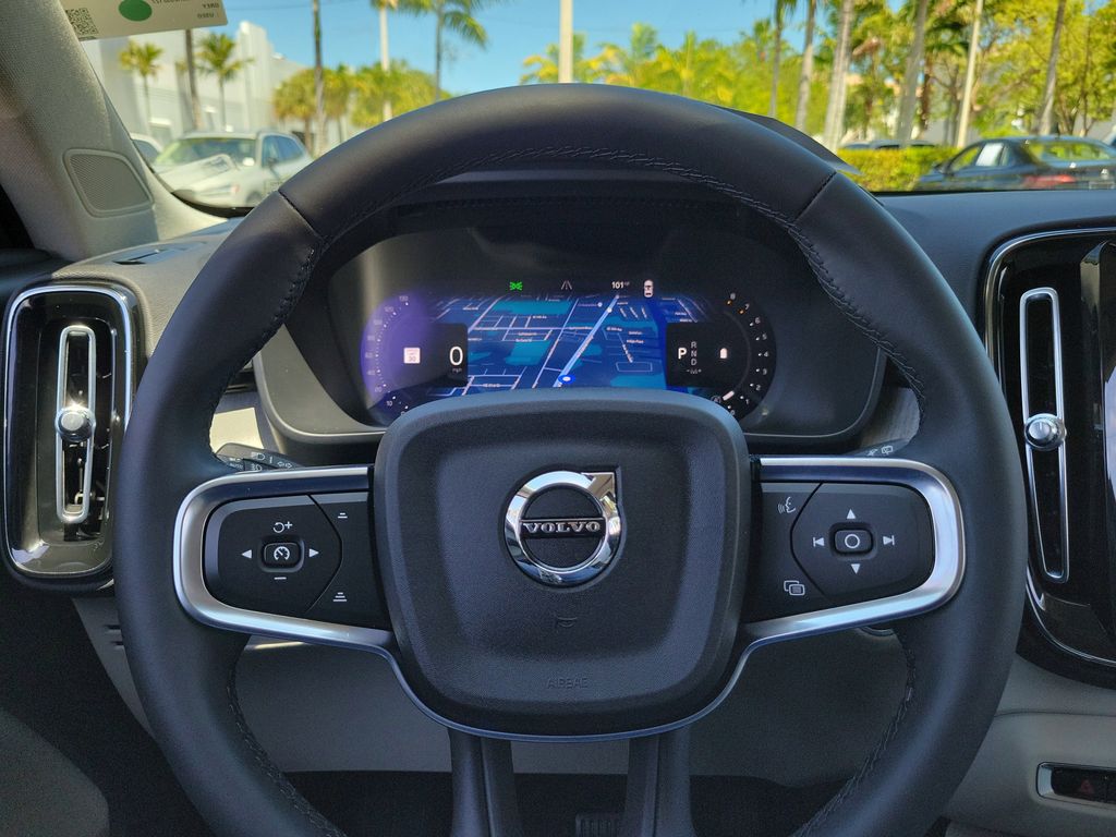 2024 Volvo XC40 Plus - Photo 23
