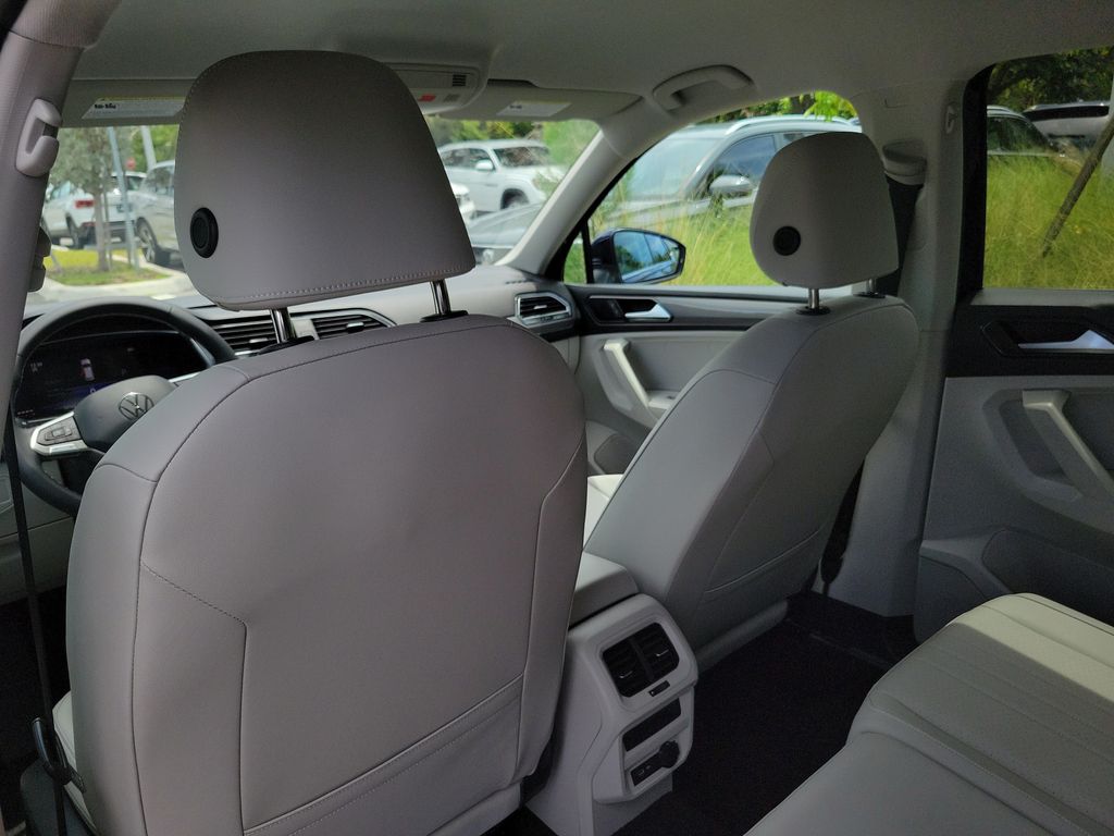 2023 Volkswagen Tiguan SE - Photo 14
