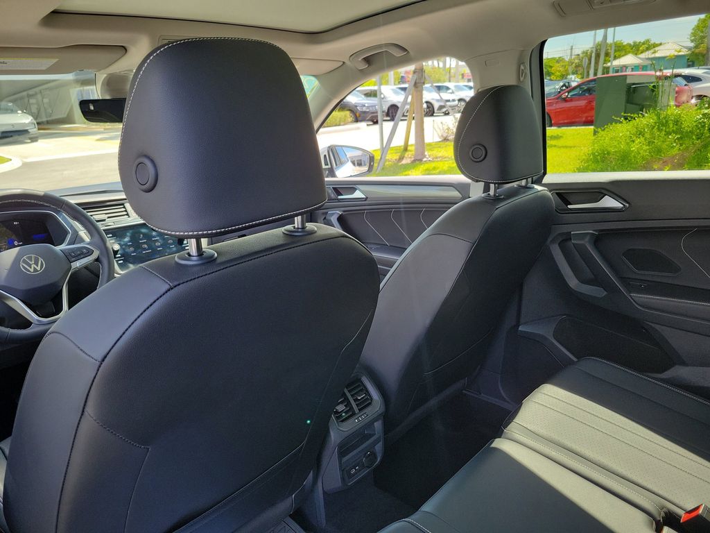 2023 Volkswagen Tiguan SE - Photo 13