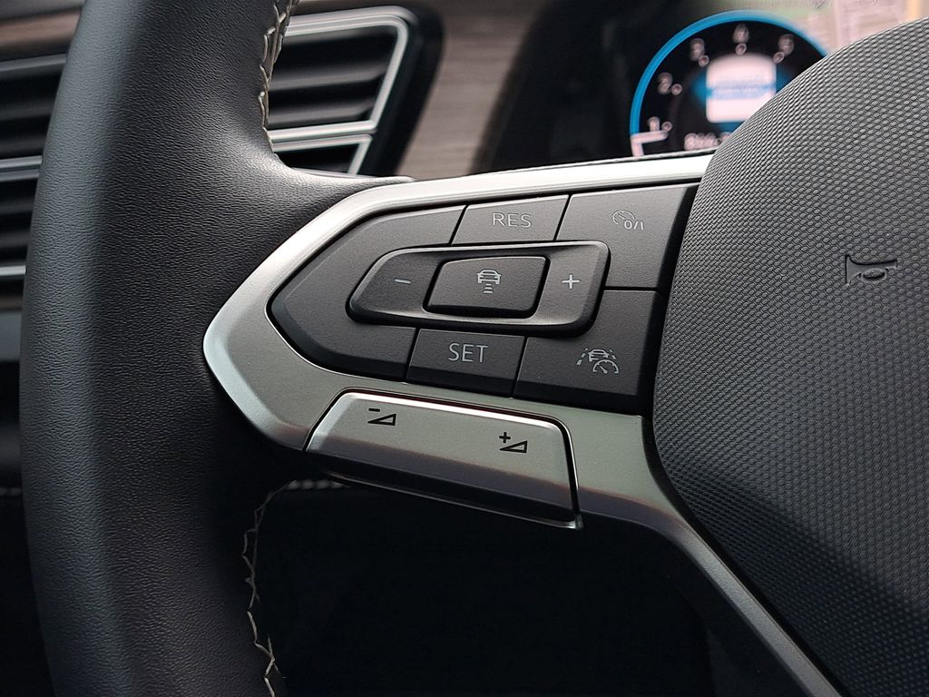 2025 Volkswagen Atlas SEL - Photo 26