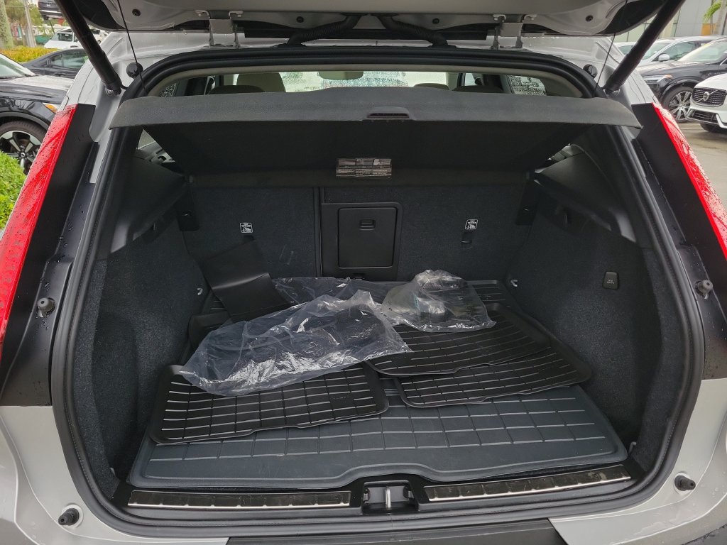 2024 Volvo XC40 Plus - Photo 7