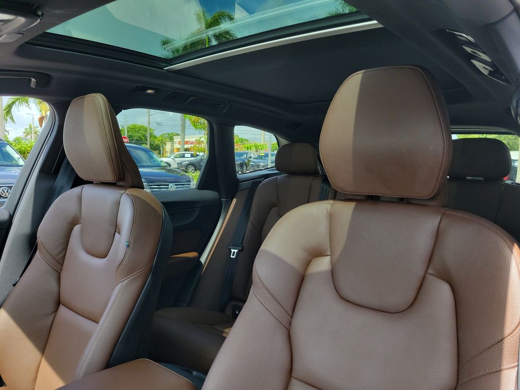 2024 Volvo XC60 Plus - Photo 20