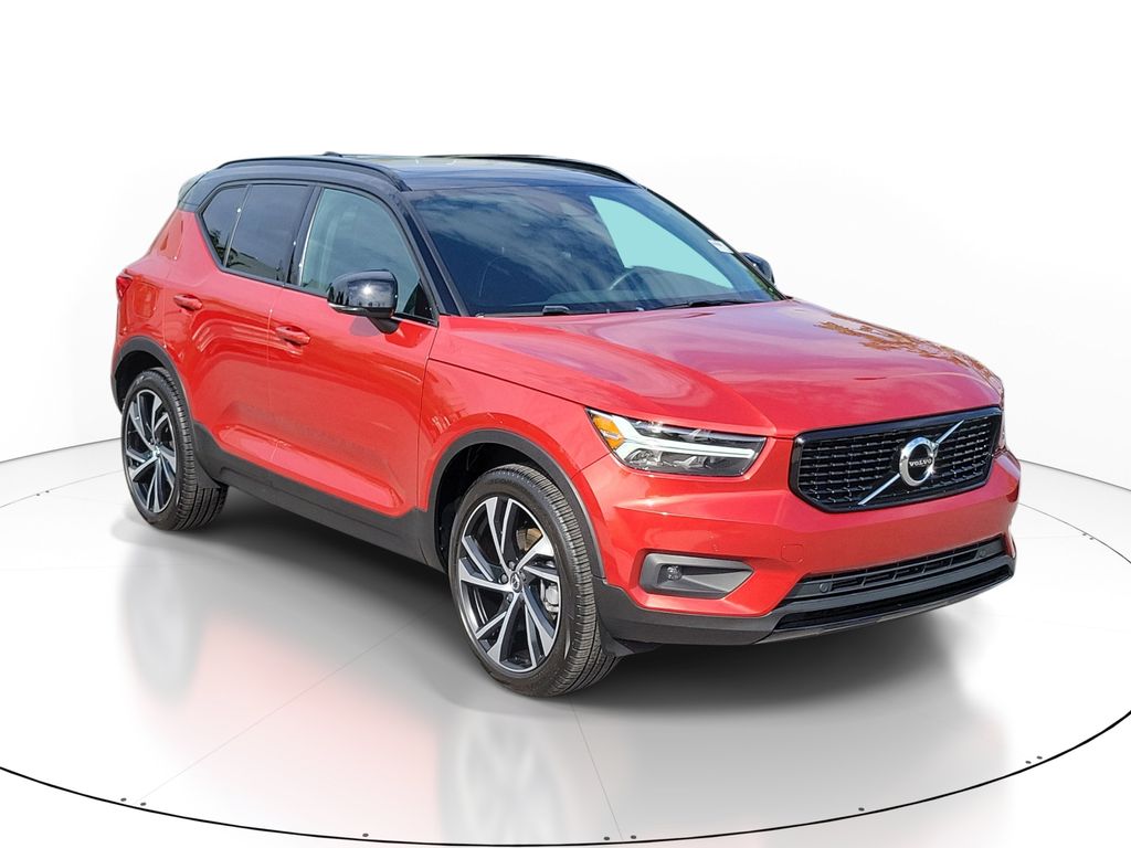 2022 Volvo XC40 T5 R-Design AWD's photo