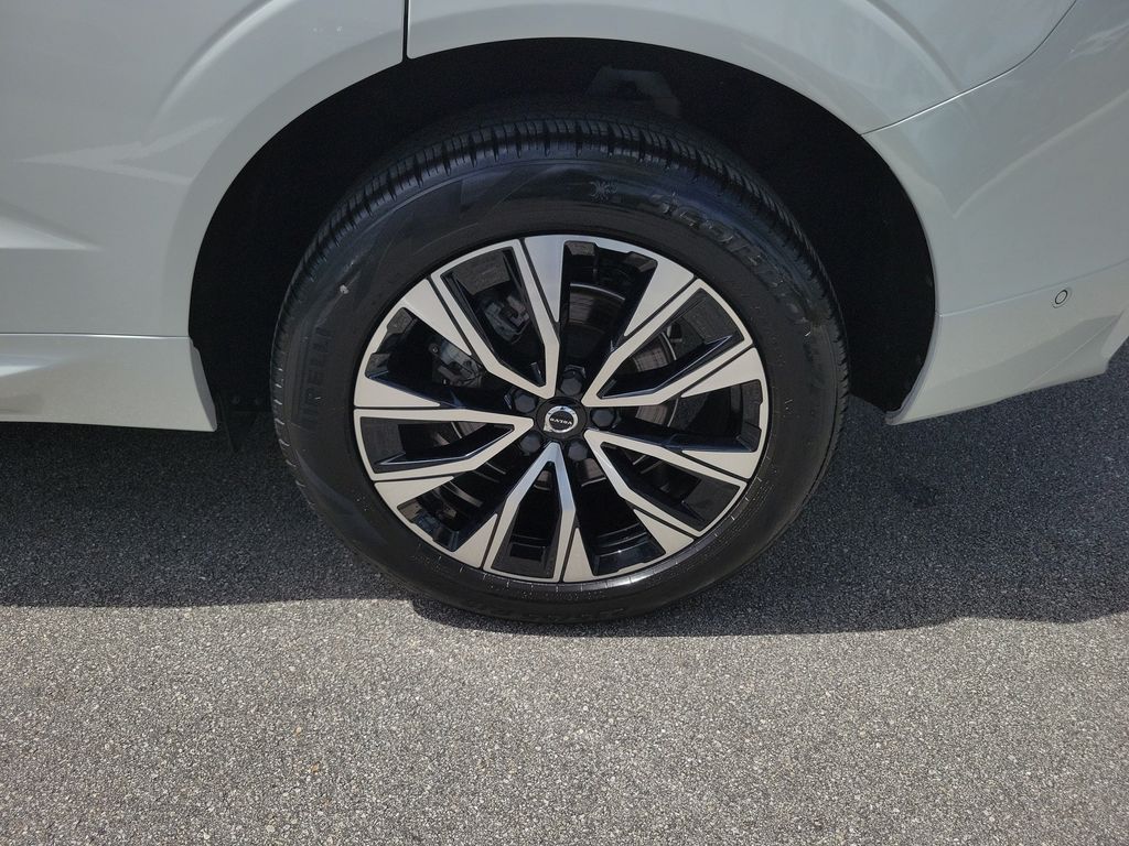 2024 Volvo XC60 Plus - Photo 9