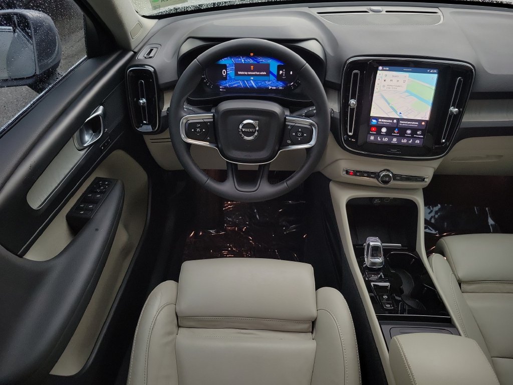 2024 Volvo XC40 Plus - Photo 14