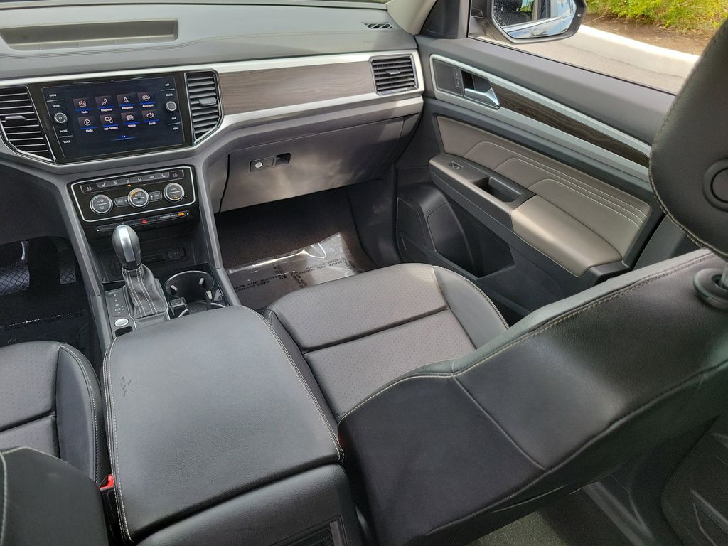 2023 Volkswagen Atlas SE w/Tech - Photo 16