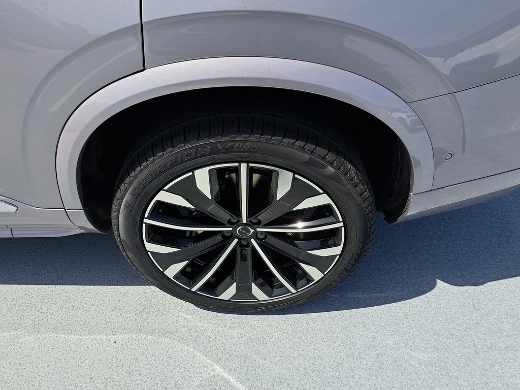 2026 Volvo XC90 Plus - Photo 7