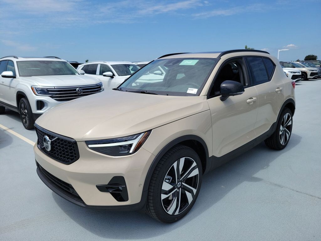 New 2026 Volvo XC40 B5 Plus SUV