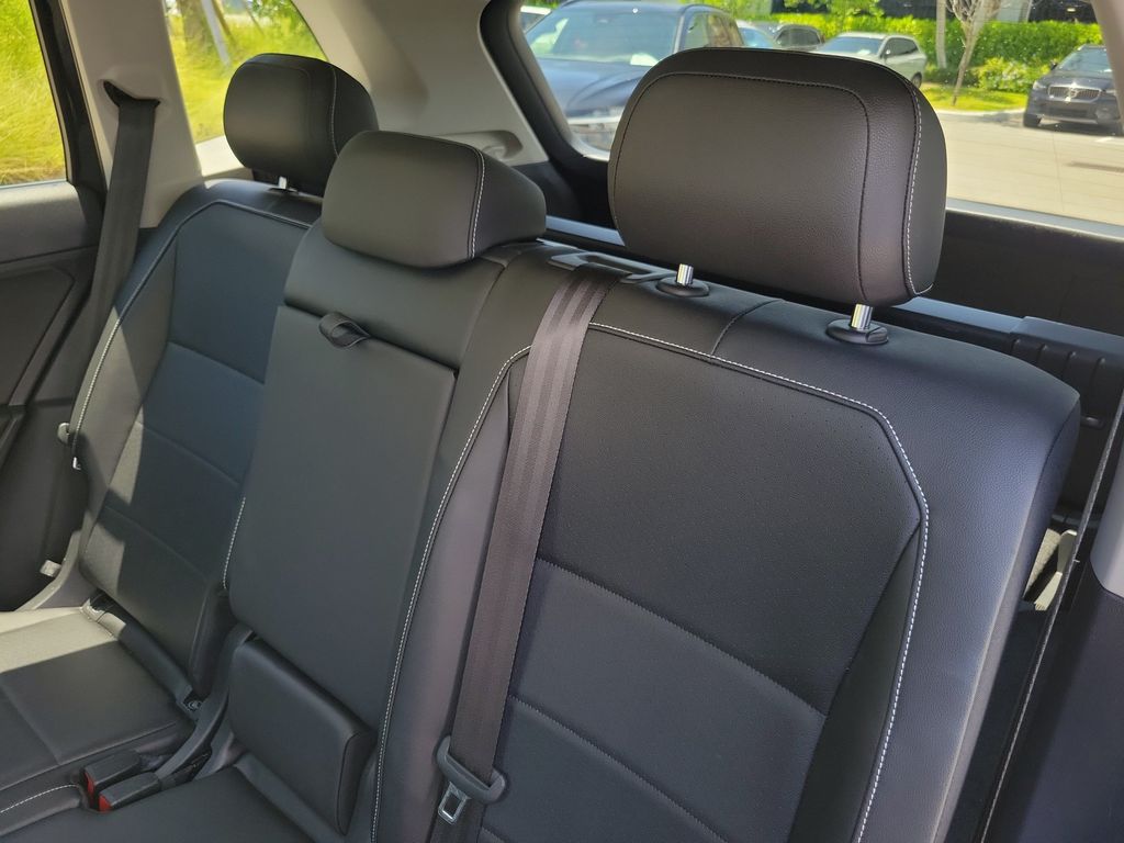 2021 Volkswagen Tiguan SE - Photo 19