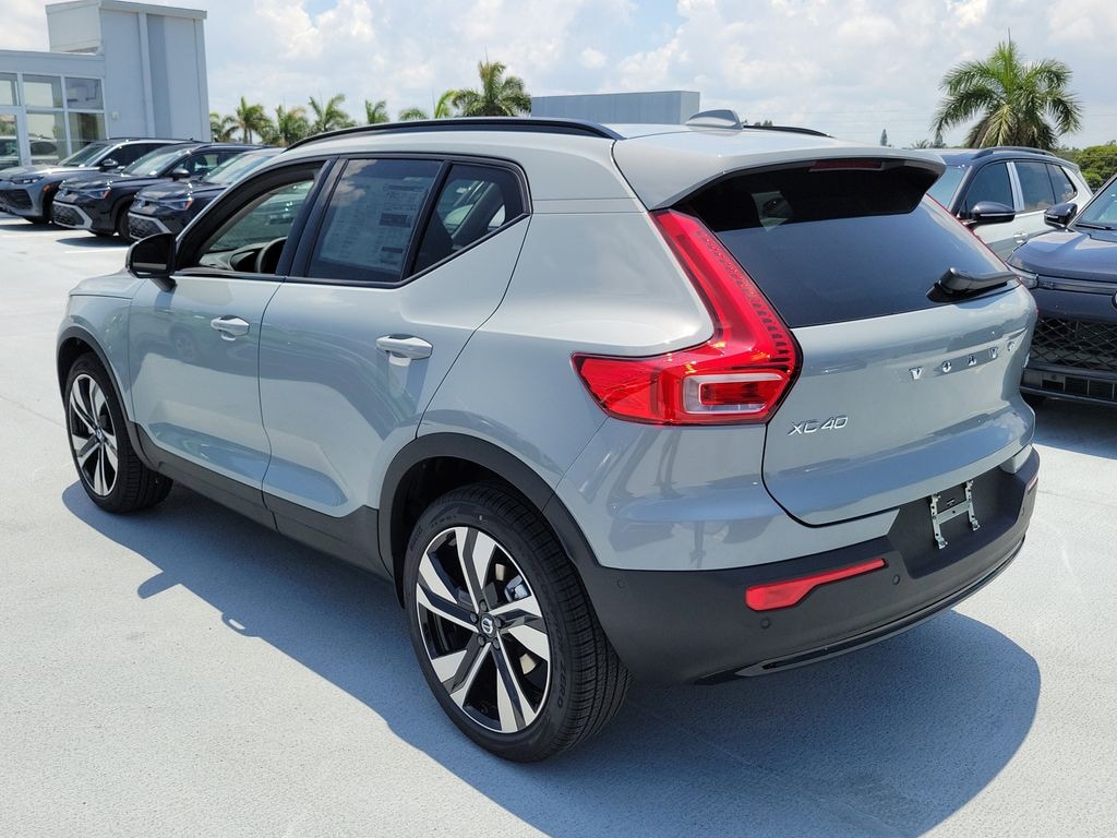 New 2026 Volvo XC40 B5 Plus SUV