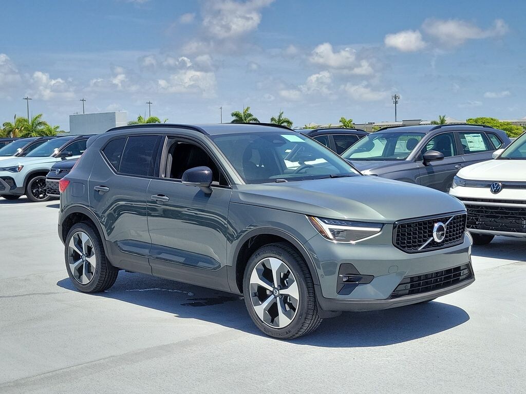 New 2026 Volvo XC40 B5 Plus SUV