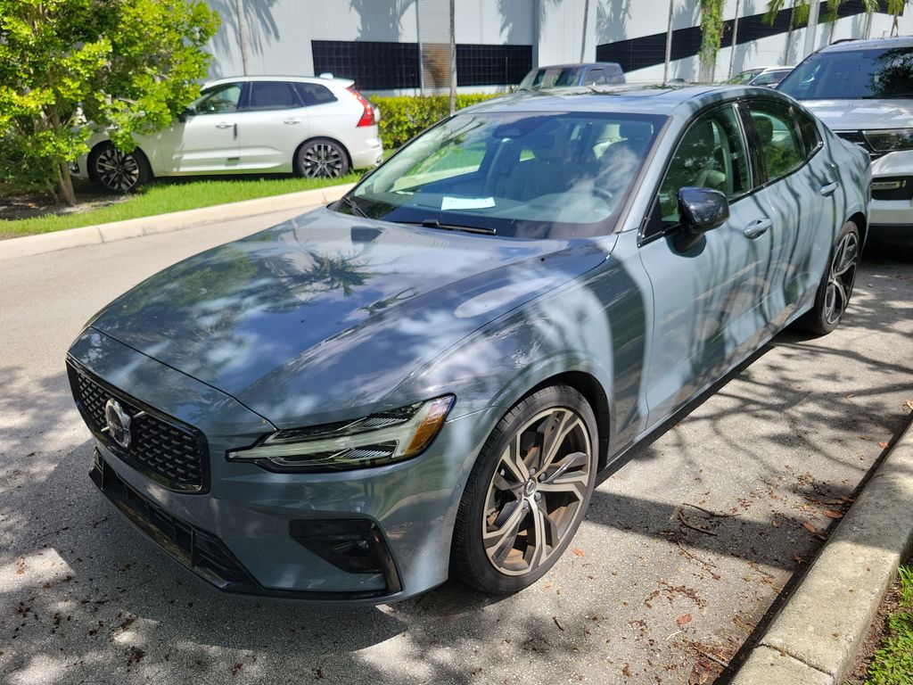 2024 Volvo S60 Plus - Photo 2