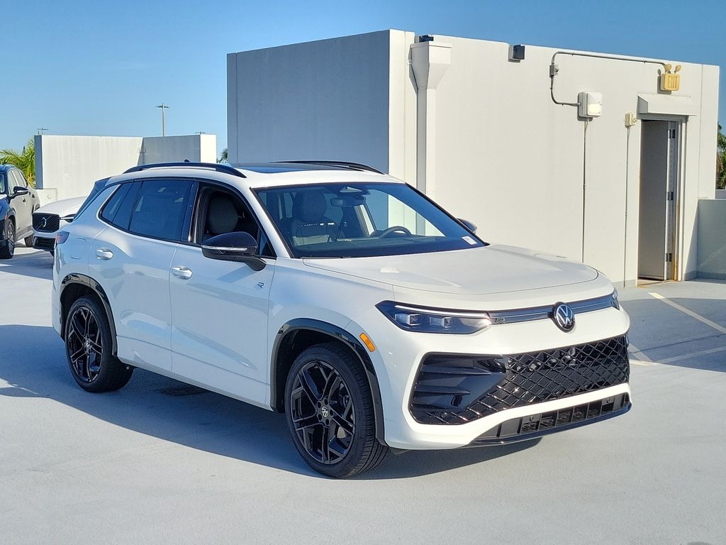 New 2026 Volkswagen Tiguan SE R-Line Black SUV