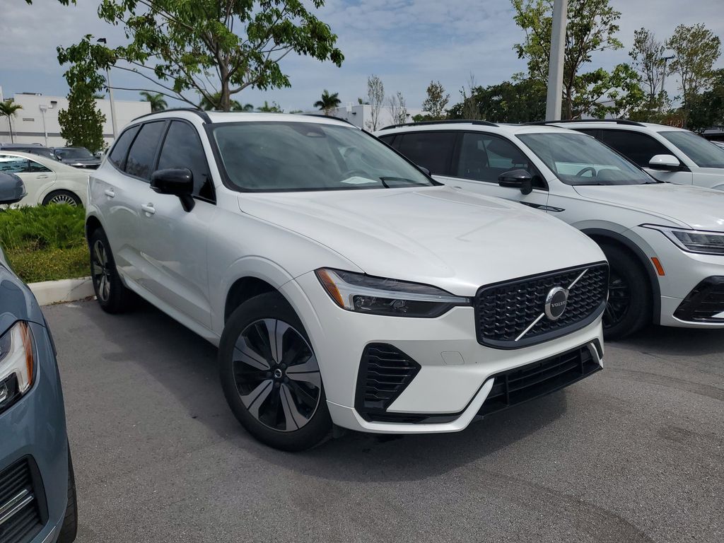 2024 Volvo XC60 T8 Core Dark Theme AWD's photo