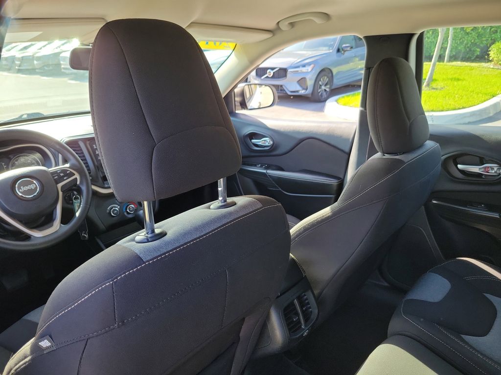 2016 Jeep Cherokee Sport - Photo 13