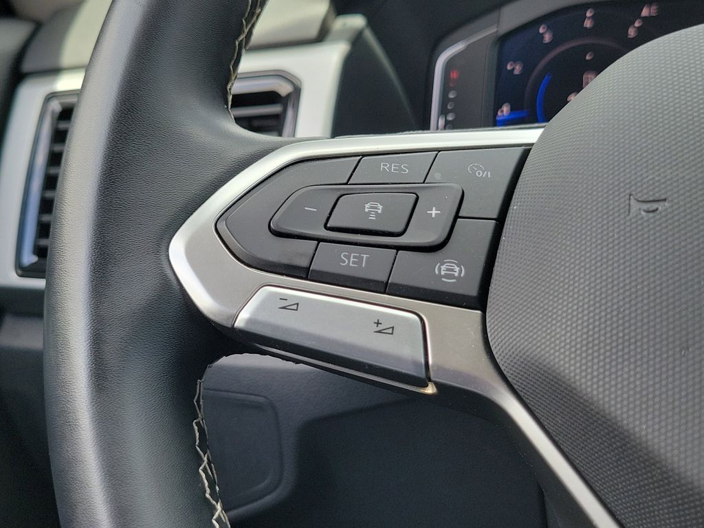 2023 Volkswagen Atlas SE w/Tech - Photo 25