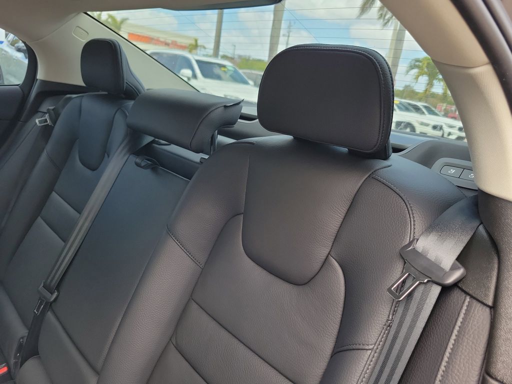 2024 Volvo S60 Plus - Photo 10