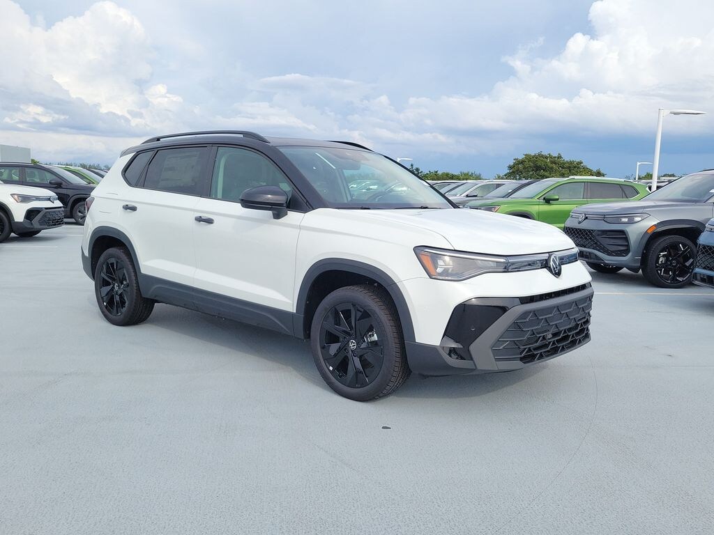 New 2026 Volkswagen Taos 1.5T SE Black SUV