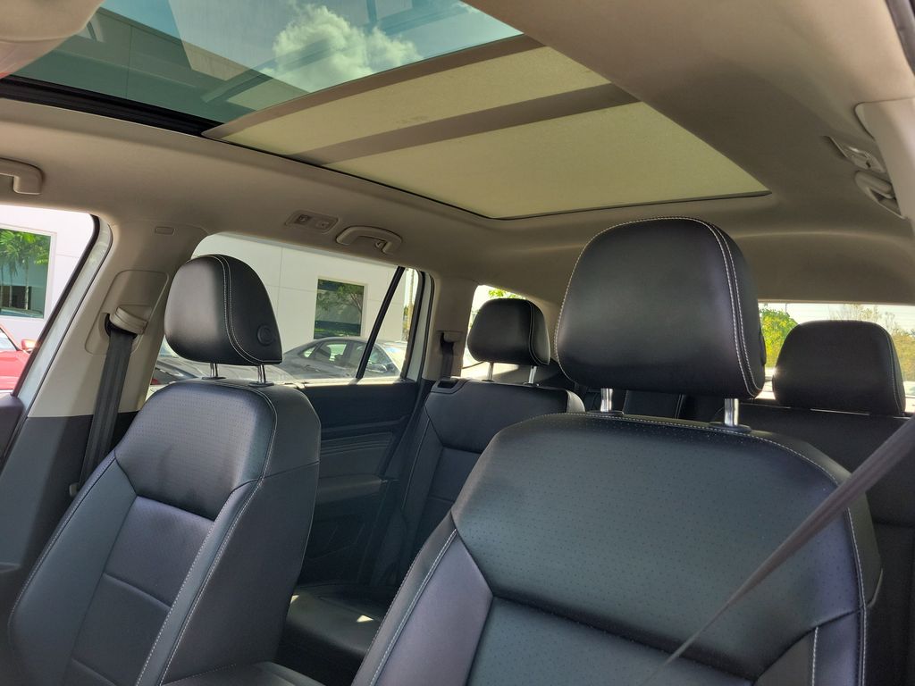 2021 Volkswagen Atlas SE w/Tech - Photo 22