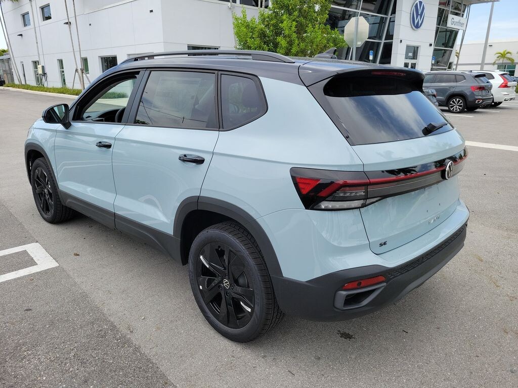 New 2026 Volkswagen Taos 1.5T SE Black SUV