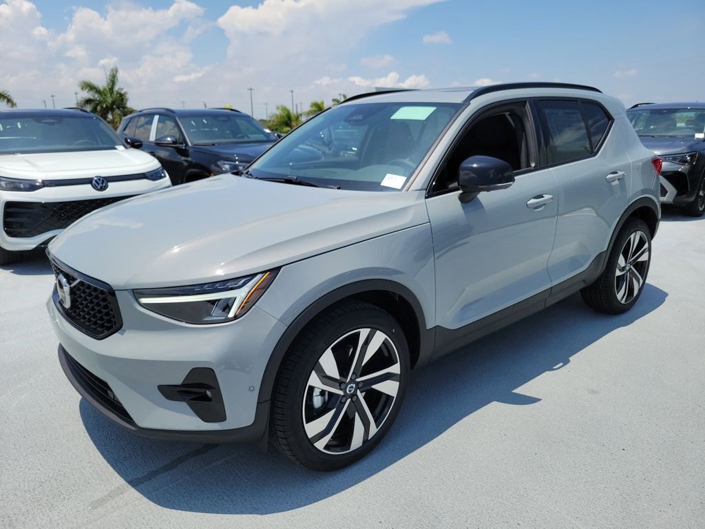 New 2026 Volvo XC40 B5 Plus SUV
