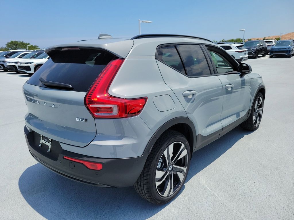New 2026 Volvo XC40 B5 Plus SUV