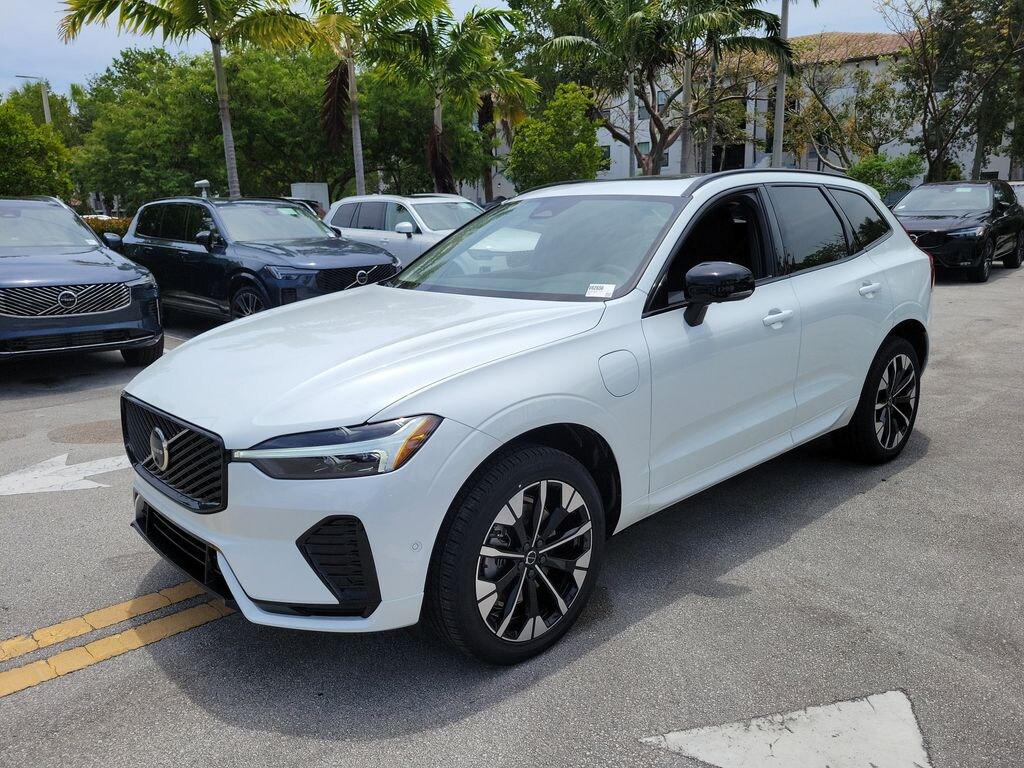 New 2026 Volvo XC60 plug-in hybrid T8 Plus SUV