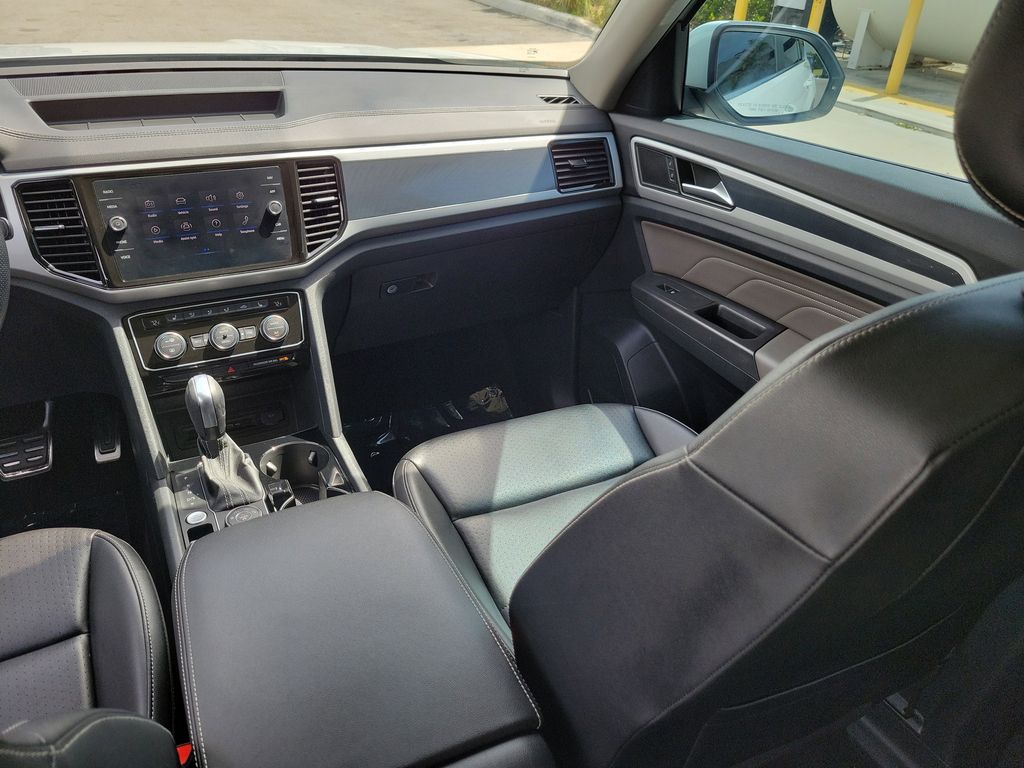 2022 Volkswagen Atlas SEL R-Line - Photo 17