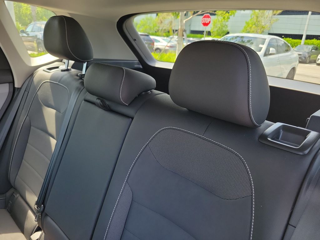 2024 Volkswagen Taos SE - Photo 10