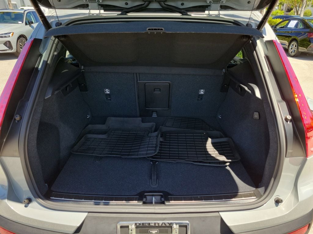 2024 Volvo XC40 Plus - Photo 7