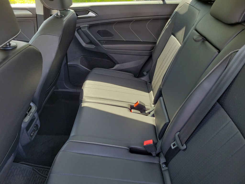 2023 Volkswagen Tiguan SE - Photo 12