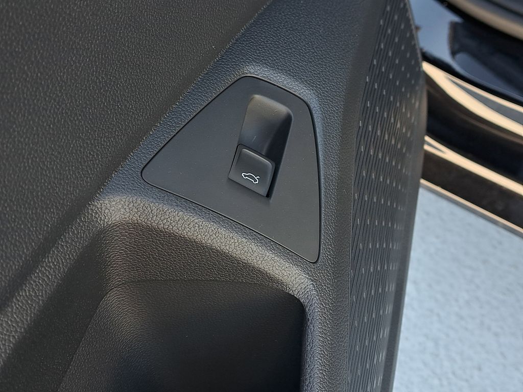 2025 Volkswagen Jetta Sport - Photo 17