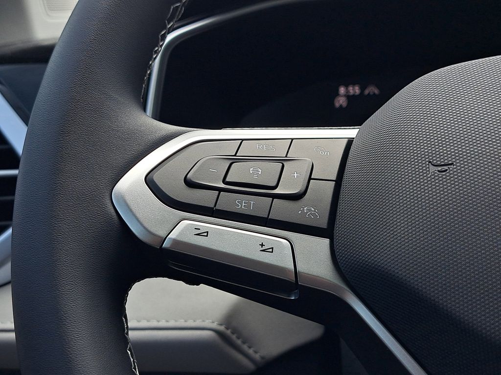 2025 Volkswagen Taos SE - Photo 23