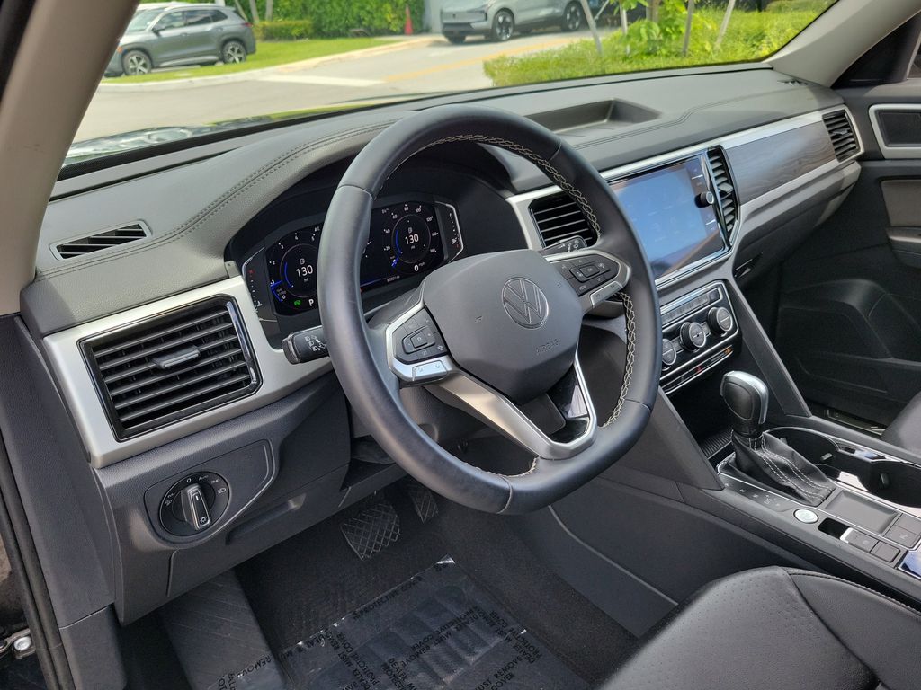 2023 Volkswagen Atlas SE w/Tech - Photo 20