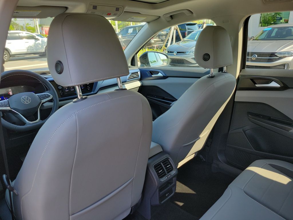 2023 Volkswagen Taos SE - Photo 11