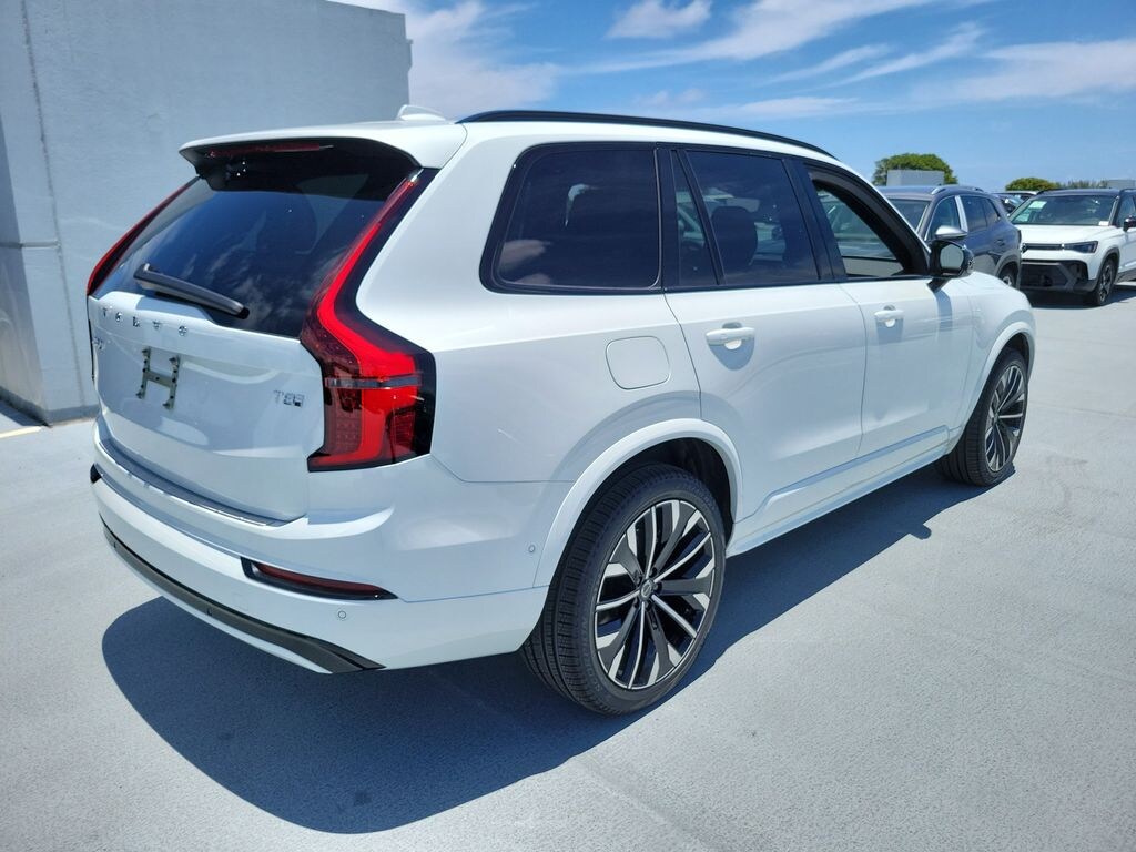 New 2026 Volvo XC90 plug-in hybrid T8 Ultra Dark Theme 7-Seater SUV