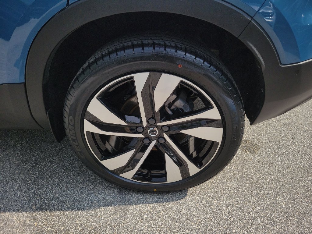 2024 Volvo XC40 Plus - Photo 9