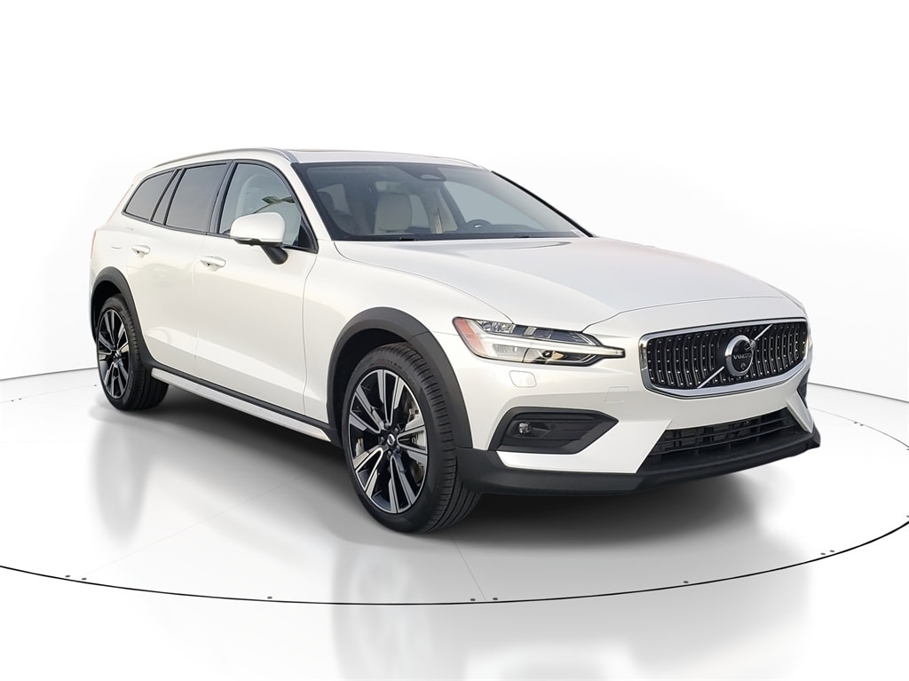 New 2026 Volvo V60 Cross Country B5 Ultra Wagon