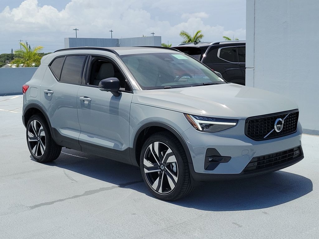 New 2026 Volvo XC40 B5 Plus SUV