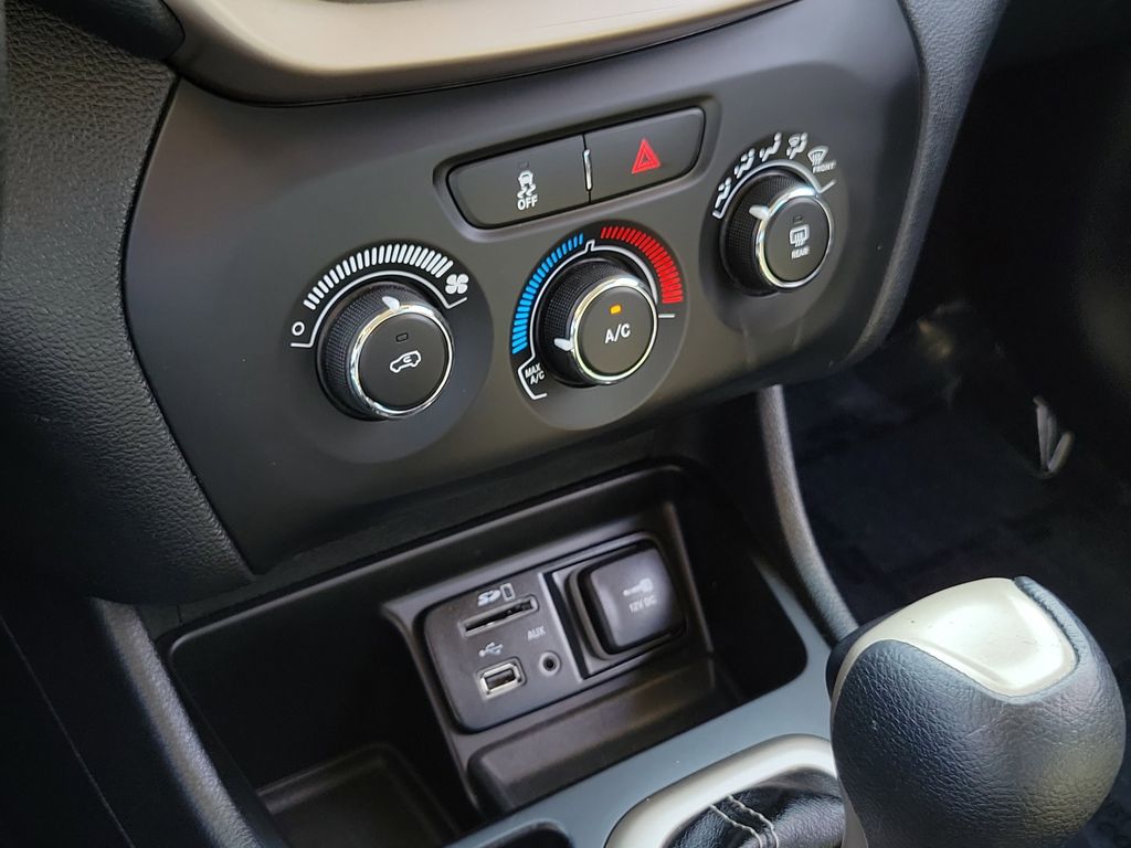 2016 Jeep Cherokee Sport - Photo 29