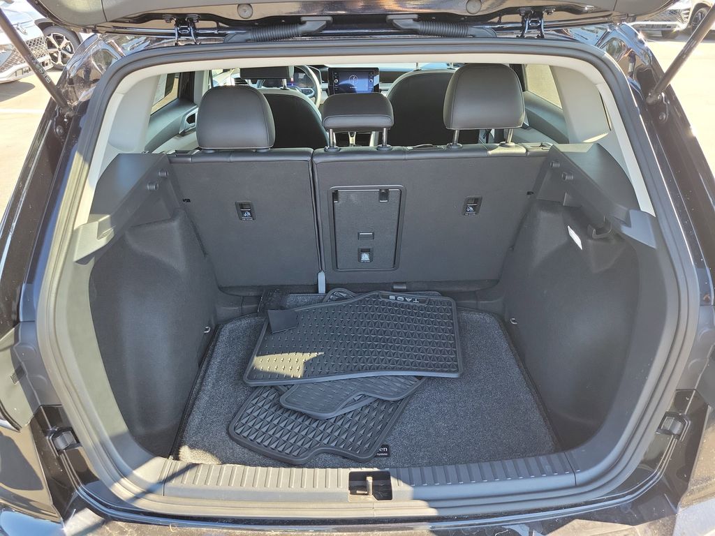 2025 Volkswagen Taos SE - Photo 10