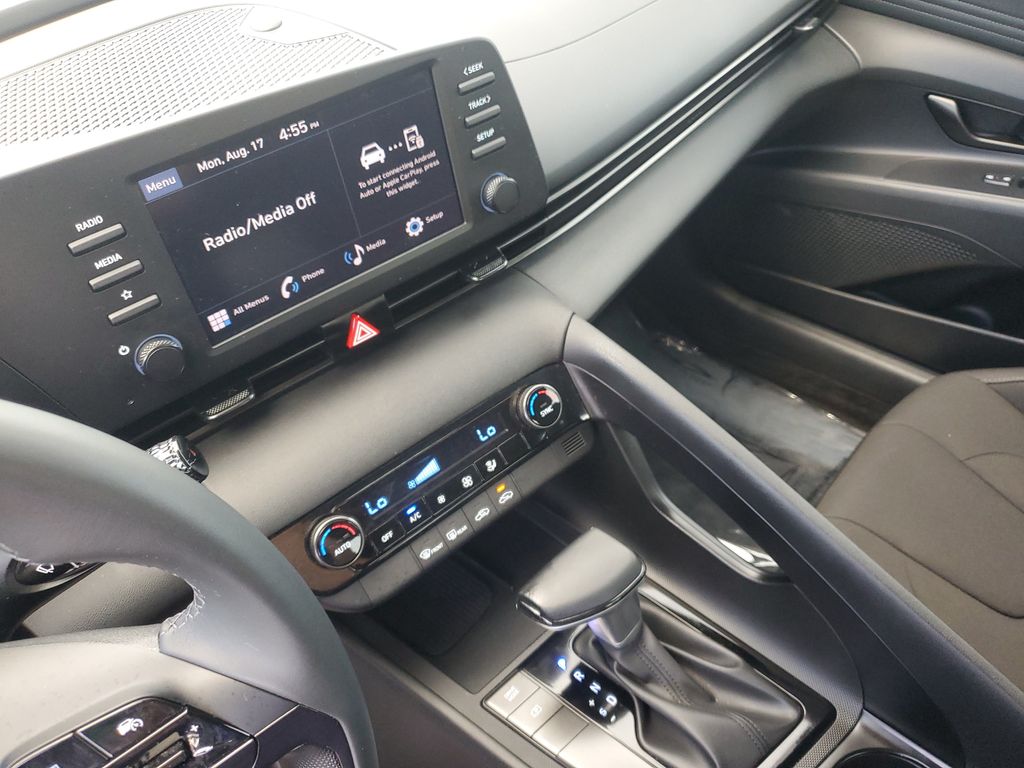2025 Hyundai Elantra SEL - Photo 19