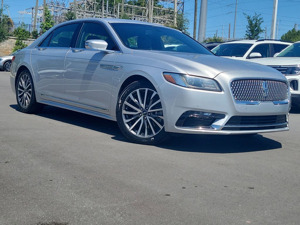 2017 Lincoln Continental Select FWD's photo