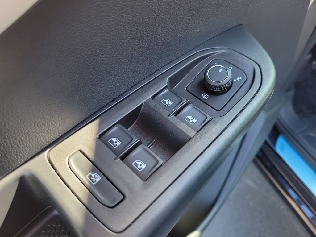 2025 Volkswagen Taos SE - Photo 17